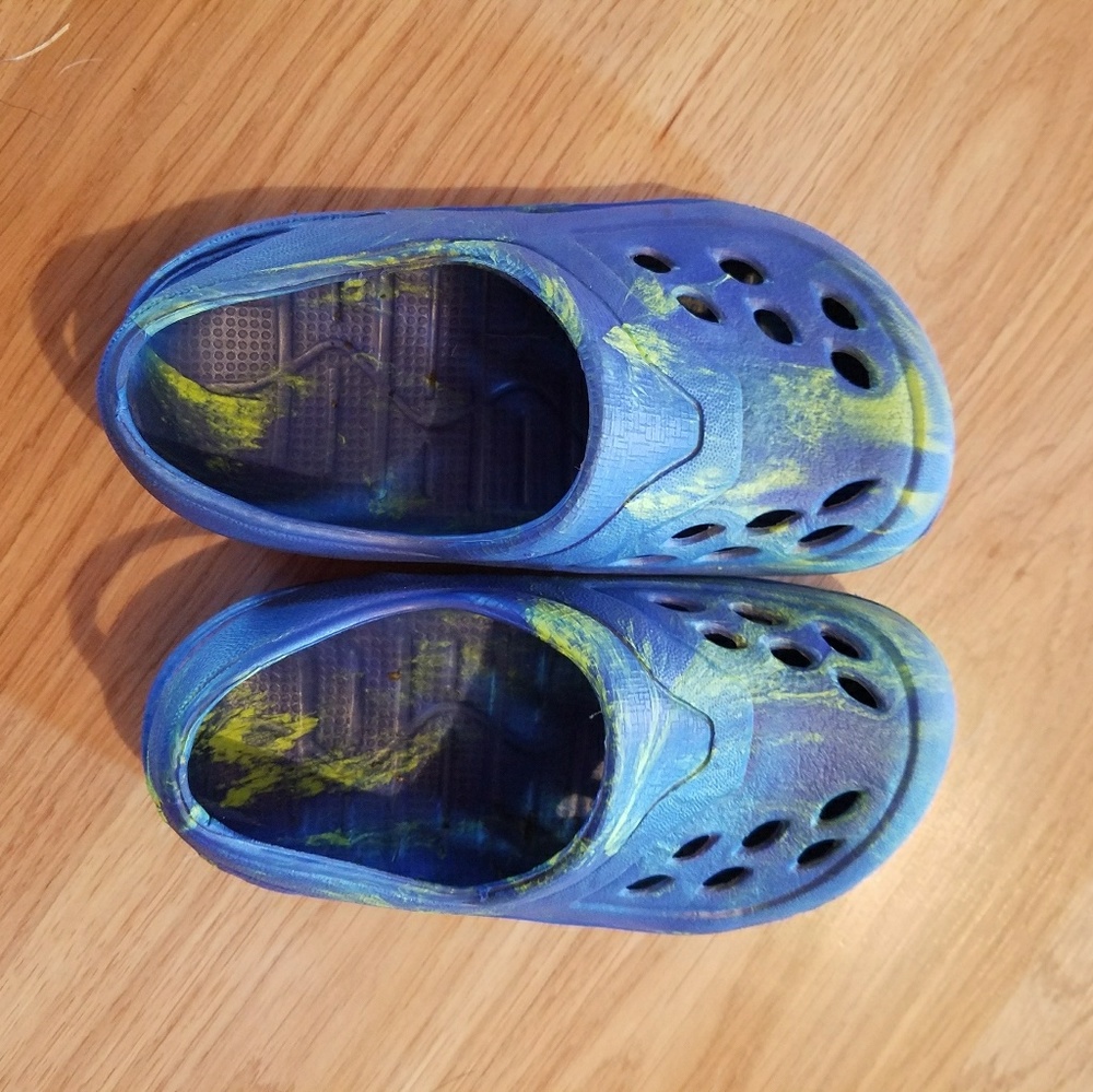 Generic brand crocs